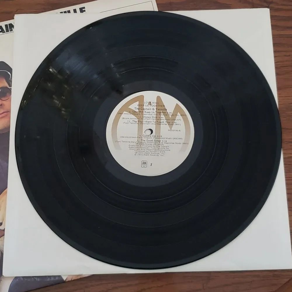 Captain & Tennille "Love Will Keep Us Together" Vinyl LP 33 RPM (1975) - Picture 4 of 7